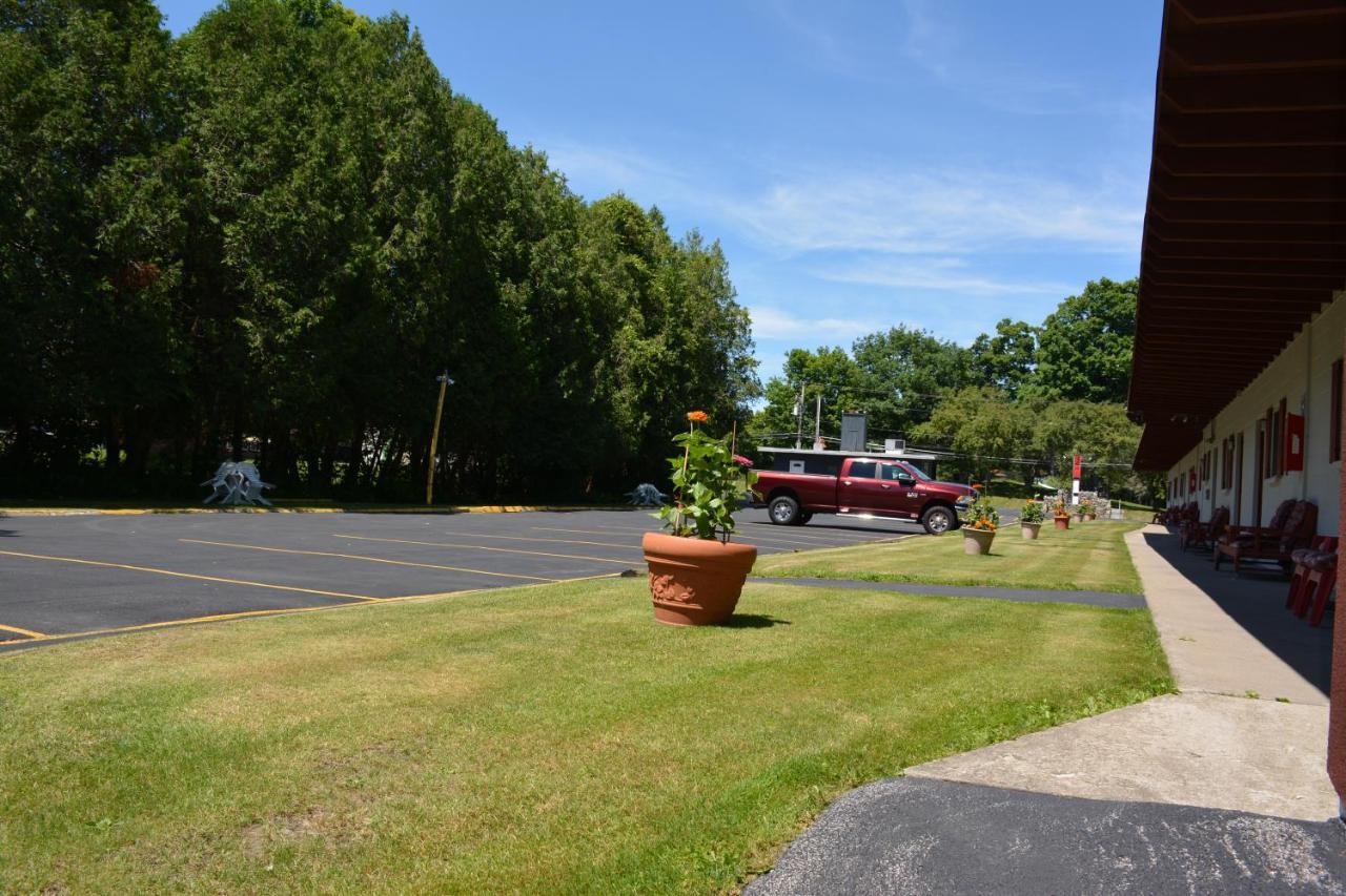The Village Motel Richfield Springs Esterno foto