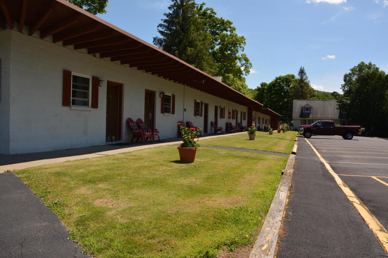 The Village Motel Richfield Springs Esterno foto