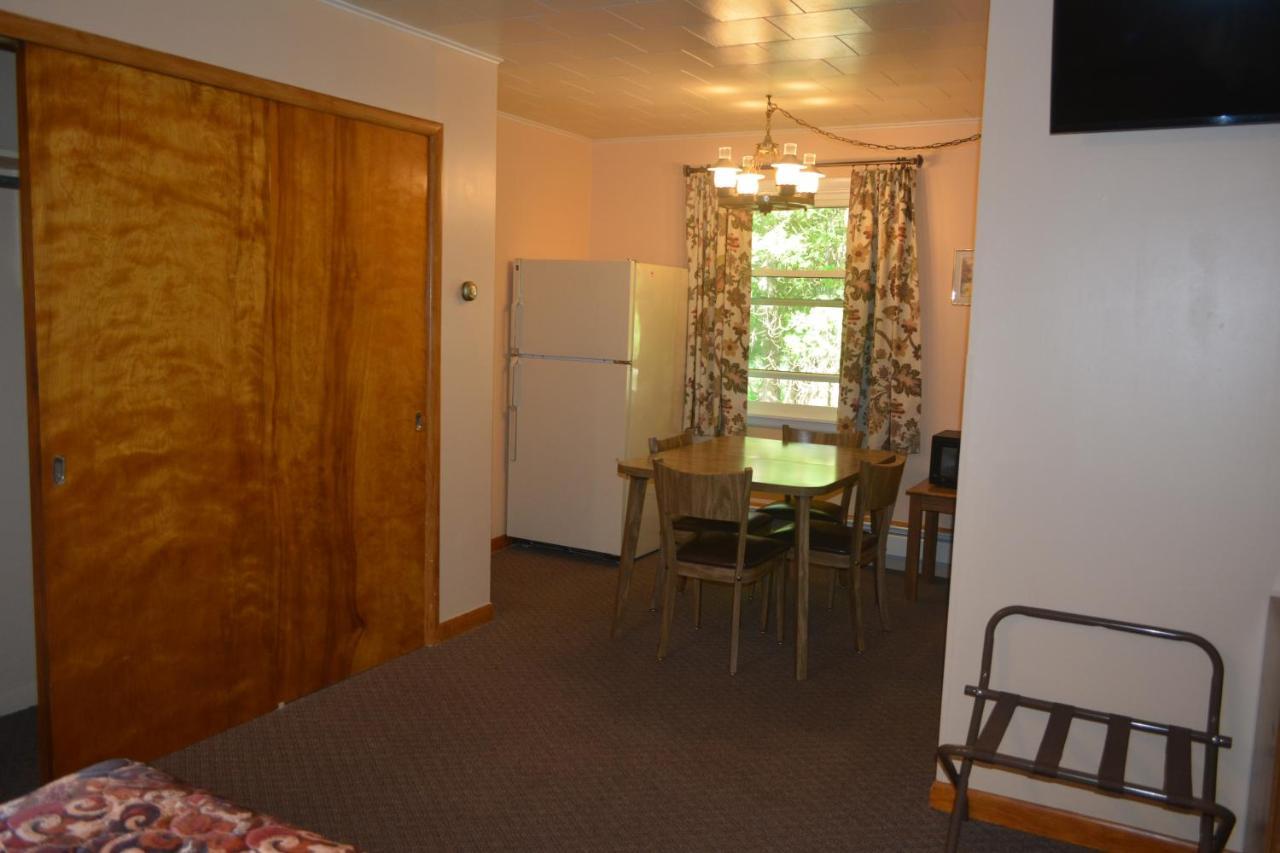 The Village Motel Richfield Springs Esterno foto