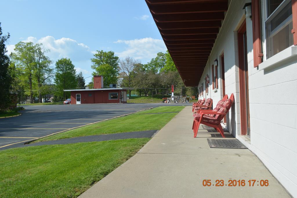 The Village Motel Richfield Springs Esterno foto