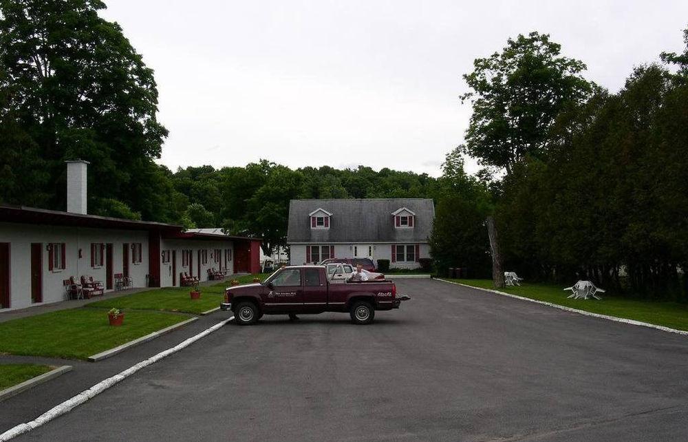 The Village Motel Richfield Springs Esterno foto