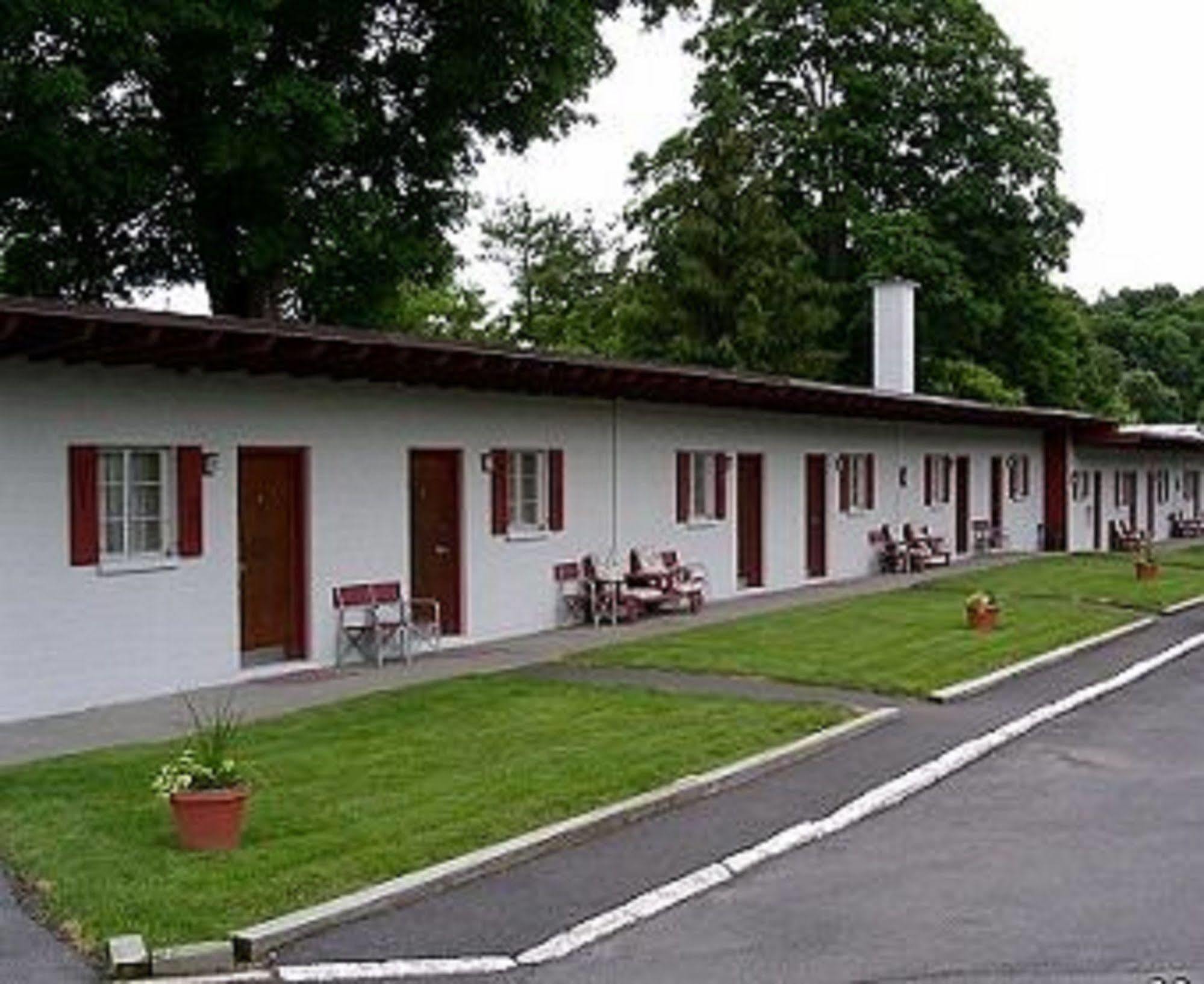 The Village Motel Richfield Springs Esterno foto