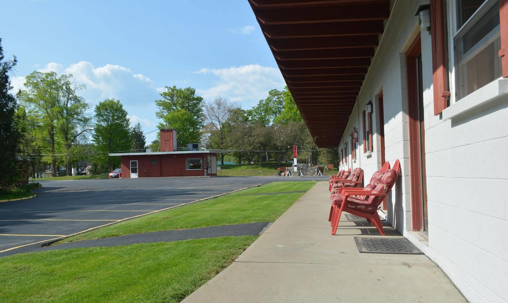 The Village Motel Richfield Springs Esterno foto